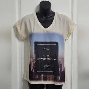2 FOR💲1️⃣ Cream Cityscape Multi-coloured V-Neck T-Shirt Sz Medium